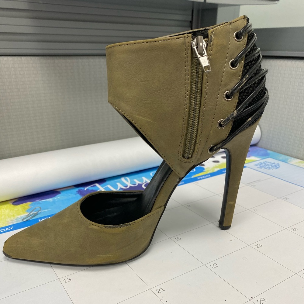 Heels - Picture 2 of 7